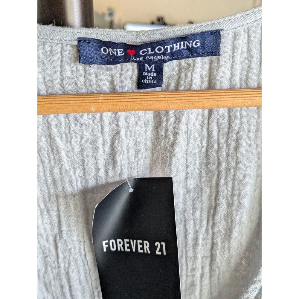 One Clothing NWT Forever 21 Short Jumpsuit Grey Ruffle M - Picture 4 of 5